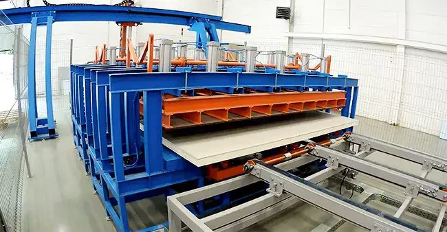 Gluestream Ausrüstung. Presse SIPS-Paneel automatisch