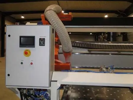 Gluestream Ausrüstung. sip-panel-blade-saw-automatic