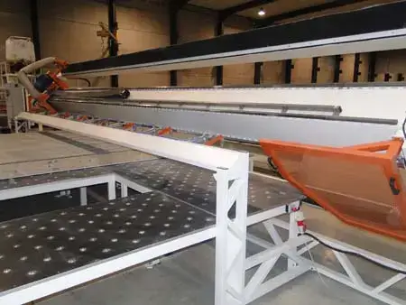 Gluestream Ausrüstung. sandwich-panel-angle-cutting-machine