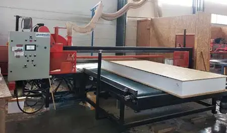 Équipement Gluestream. scie de découpe automatique-panneaux sip