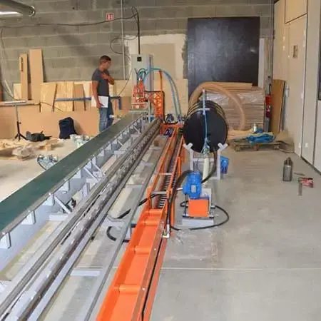 Équipement Gluestream. machines de production de glulam